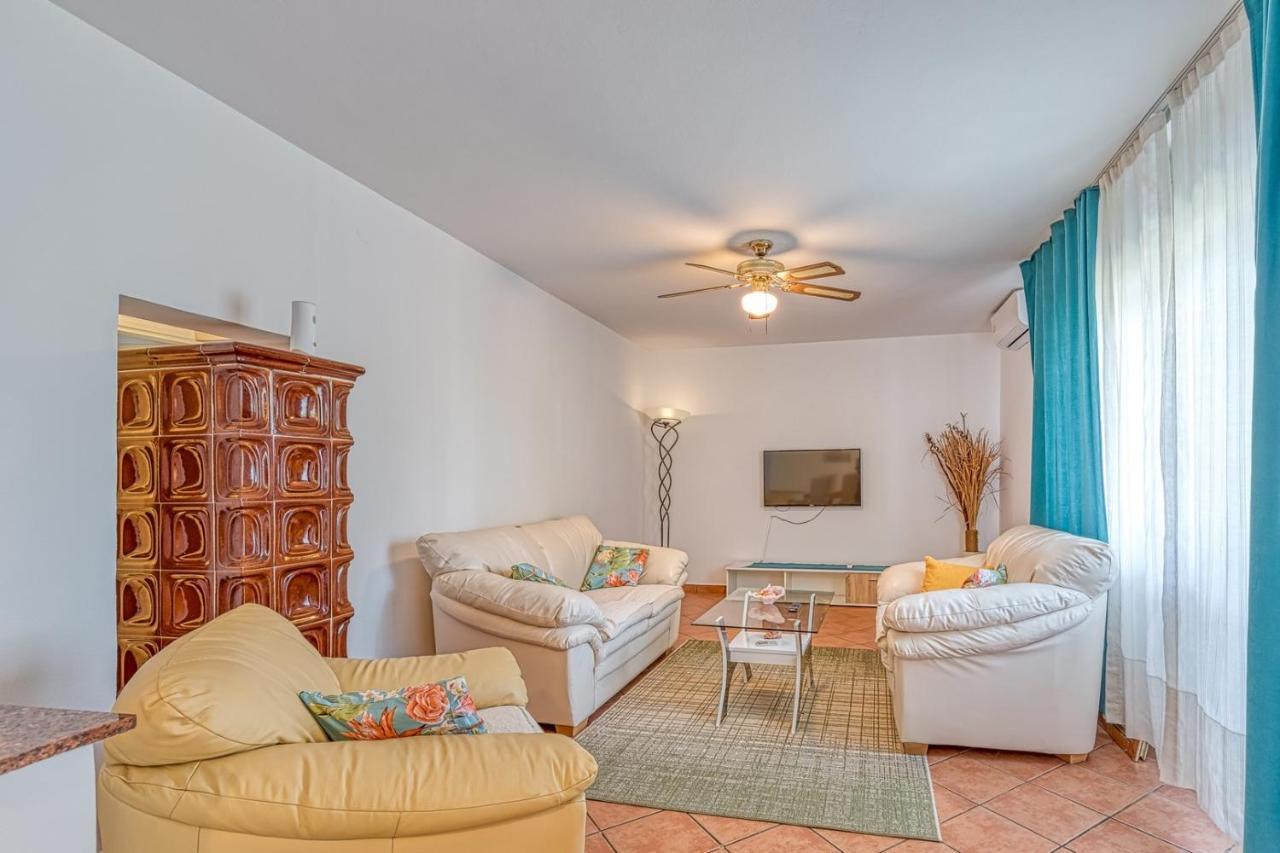 Apartment Gaby With Balcony Пореч Екстериор снимка