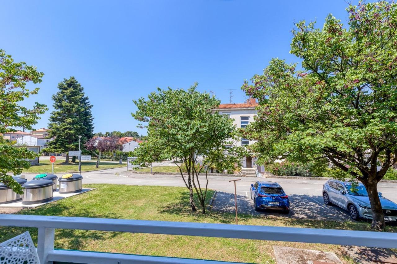 Apartment Gaby With Balcony Пореч Екстериор снимка