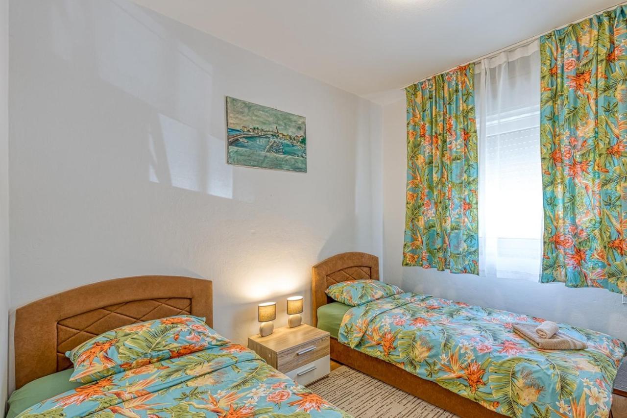 Apartment Gaby With Balcony Пореч Екстериор снимка
