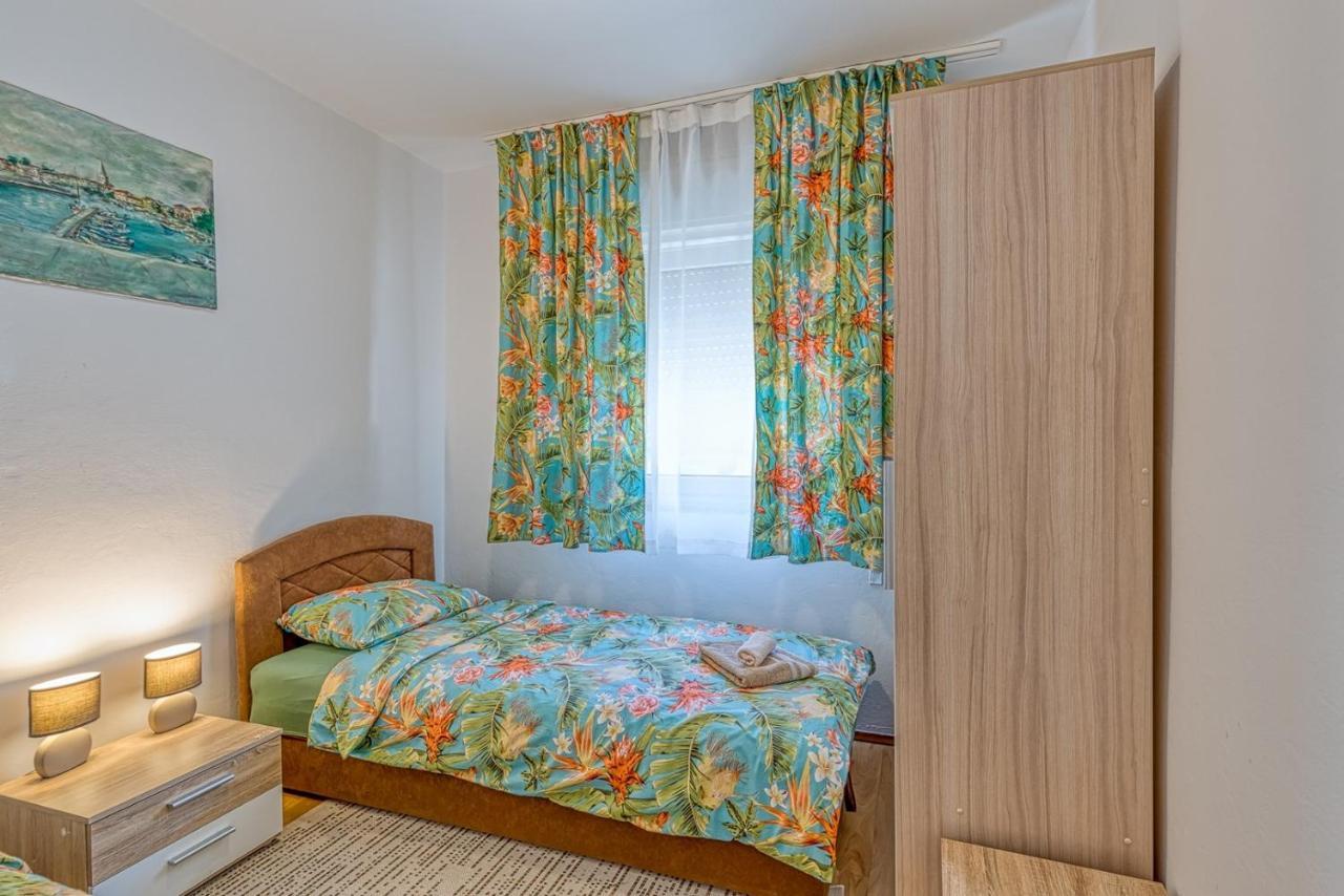 Apartment Gaby With Balcony Пореч Екстериор снимка